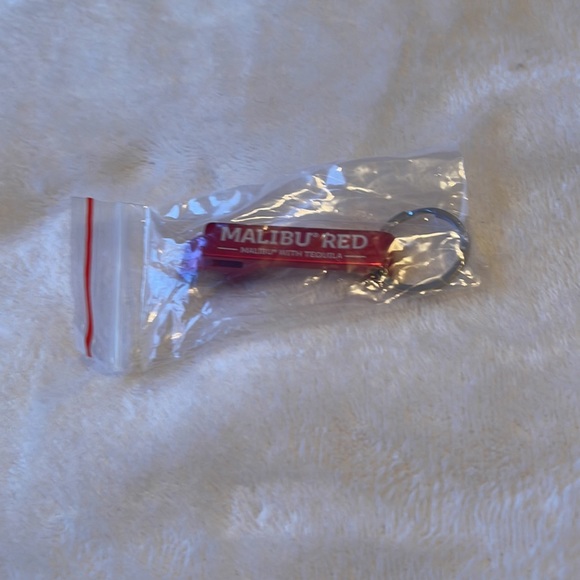 💙 Malibu Red Keychain - Picture 3 of 3